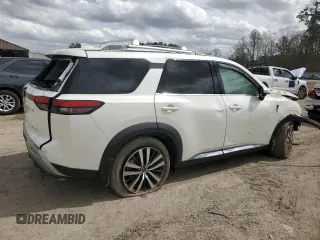 2024 Nissan Pathfinder Platinum z VIN 5N1DR3DG5RC277704, wystawiony jako Copart lot #47928505 z przebiegiem 16 360 mil mil oraz Szkoda całkowita • Salvage title. Historia ofert i sprzedaży dostępna na DreamBid. Obrazek 3.