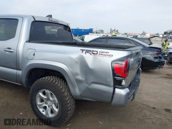 2023 Toyota Tacoma SR z VIN 3TMCZ5AN0PM538974, wystawiony jako IAAI lot #42510020 z przebiegiem 31 281 mil mil oraz . Historia ofert i sprzedaży dostępna na DreamBid. Obrazek 6.