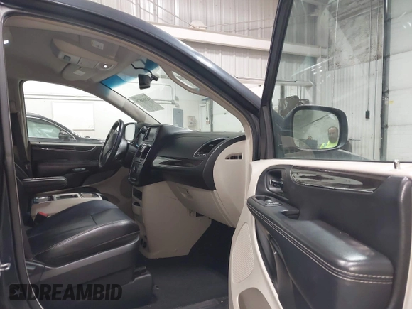 2014 Chrysler Town & Country Touring with VIN 2C4RC1BG8ER300882, listed as a IAAI auction lot 42068878 with 161,002 mi miles and . Bid and sale history available at DreamBid. Image 5.
