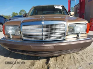 1988 Mercedes-Benz 420 with VIN WDBCA35DXJA370020, listed as a IAAI auction lot 41464756 with 110,166 mi miles. Bid and sale history available at carsss.com. Image 6.