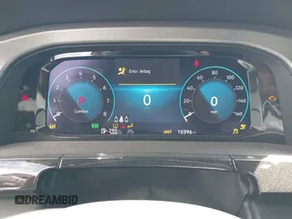 2024 Volkswagen Atlas SE z VIN 1V2JE2CA1RC252078, wystawiony jako IAAI lot #42061482 z przebiegiem 10 396 mil mil oraz . Historia ofert i sprzedaży dostępna na DreamBid. Obrazek 7.