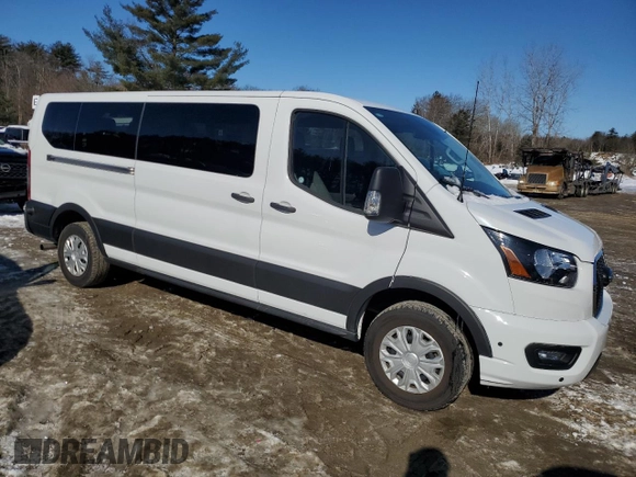 2024 Ford Transit Passenger XL z VIN 1FBAX2YG7RKA10866, wystawiony jako Copart lot #46113675 z przebiegiem 23 189 mil mil oraz Czysty tytuł • Clean title. Historia ofert i sprzedaży dostępna na DreamBid. Obrazek 4.