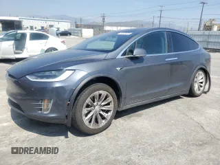 2016 Tesla Model X 70D z VIN 5YJXCBE20GF022698, wystawiony jako Copart lot #55328535 z przebiegiem Nie podano mil oraz Szkody całkowita. Historia ofert i sprzedaży dostępna na DreamBid. Obrazek 1.