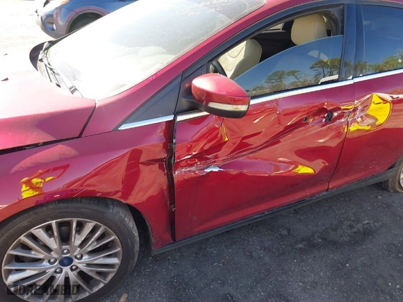 2015 Ford Focus Titanium with VIN 1FADP3N28FL215499, listed as a IAAI auction lot 41839092 with 152,102 mi miles. Bid and sale history available at carsss.com. Image 6.