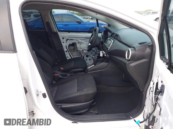 2022 Nissan Versa S z VIN 3N1CN8DV2NL821813, wystawiony jako IAAI lot #42163493 z przebiegiem 88 645 mil mil oraz . Historia ofert i sprzedaży dostępna na DreamBid. Obrazek 5.