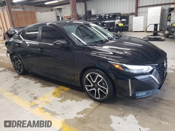 2025 Nissan Sentra SR z VIN 3N1AB8DV9SY226598, wystawiony jako Copart lot #55773475 z przebiegiem 1 030 mil mil oraz Szkoda całkowita • Salvage title. Historia ofert i sprzedaży dostępna na DreamBid. Obrazek 4.
