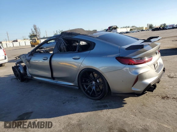 2021 BMW M8 Competition z VIN WBSGV0C03MCG35516, wystawiony jako Copart lot #84032584 z przebiegiem Nie podano mil oraz Nie do naprawy. Historia ofert i sprzedaży dostępna na DreamBid. Obrazek 2.