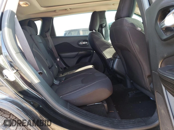 2016 Jeep Cherokee Latitude z VIN 1C4PJMCS6GW111367, wystawiony jako Copart lot #56582815 z przebiegiem 121 491 mil mil oraz Szkoda całkowita • Salvage title. Historia ofert i sprzedaży dostępna na DreamBid. Obrazek 11.