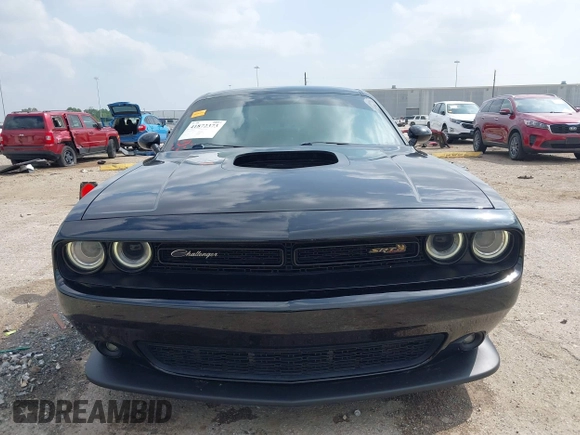 2016 Dodge Challenger R/T Scat Pack z VIN 2C3CDZFJ3GH334930, wystawiony jako IAAI lot #41872373 z przebiegiem 146 937 mil mil oraz . Historia ofert i sprzedaży dostępna na DreamBid. Obrazek 13.