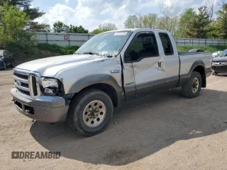 2003 Ford F-250 XL с VIN 1FTNX20P23EC69960, выставлен на аукционе Copart как лот 57313135 с пробегом 239 863 миль миль и Списание • Salvage title. История ставок и продаж доступна на DreamBid. Изображение 1.