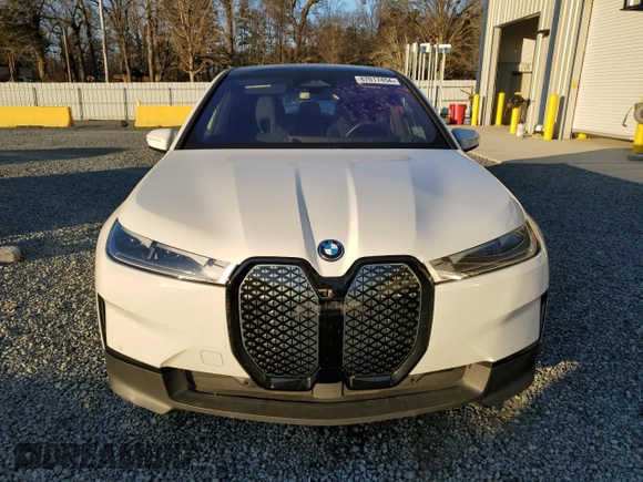 2022 BMW iX xDrive50 with VIN WB523CF02NCJ55045, listed as a Copart auction lot 87017454 with 35,801 mi miles and Salvage Title. Bid and sale history available at carsss.com. Image 5.