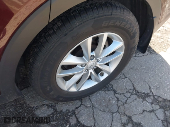 2017 Kia Sorento LX with VIN 5XYPGDA53HG224624, listed as a IAAI auction lot 41976003 with Not Provided miles and . Bid and sale history available at carsss.com. Image 12.