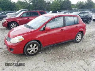 2009 Nissan Versa S z VIN 3N1BC13E29L362007, wystawiony jako Copart lot #60668415 z przebiegiem 159 873 mil mil oraz Czysty tytuł • Clean title. Historia ofert i sprzedaży dostępna na DreamBid. Obrazek 1.