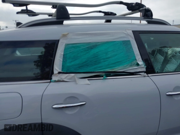 2019 MINI Countryman Cooper S with VIN WMZYT3C59K3J32727, listed as a IAAI auction lot 42328441 with Not provided miles and . Bid and sale history available at DreamBid. Image 6.