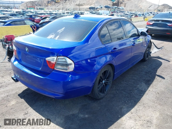 2008 BMW 3 Series 328xi z VIN WBAVC93578K043546, wystawiony jako IAAI lot #41987405 z przebiegiem Nie podano mil oraz . Historia ofert i sprzedaży dostępna na DreamBid. Obrazek 4.