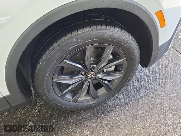 2024 Volkswagen Tiguan SE с VIN 3VV3B7AX0RM096462, выставлен на аукционе IAAI как лот 42844462 с пробегом 33 442 миль миль и . История ставок и продаж доступна на DreamBid. Изображение 42.