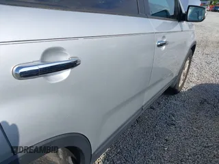 2014 Kia Sorento LX z VIN 5XYKT3A66EG550034, wystawiony jako IAAI lot #42166131 z przebiegiem 226 066 mil mil oraz . Historia ofert i sprzedaży dostępna na DreamBid. Obrazek 6.