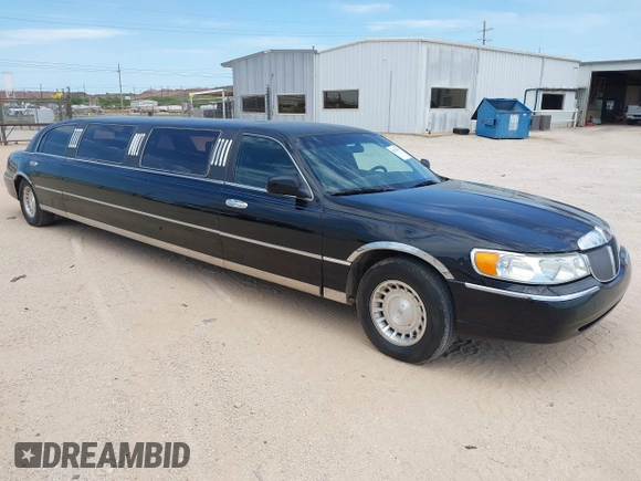 2000 Lincoln Town Car Executive with VIN 1L1FM81W7YY853277, listed as a IAAI auction lot 42533017 with 182,410 mi miles and . Bid and sale history available at DreamBid. Image 1.