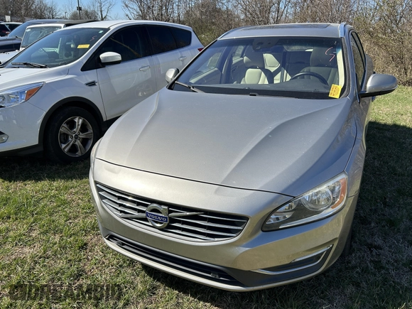 2015 Volvo V60 T5 Drive-E Premier z VIN YV140MEK6F1245353, wystawiony jako IAAI lot #41713825 z przebiegiem 131 682 mil mil oraz . Historia ofert i sprzedaży dostępna na DreamBid. Obrazek 2.