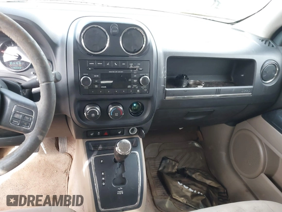 2013 Jeep Patriot Latitude with VIN 1C4NJPFA7DD213134, listed as a IAAI auction lot 41472480 with 176,068 mi miles. Bid and sale history available at carsss.com. Image 17.
