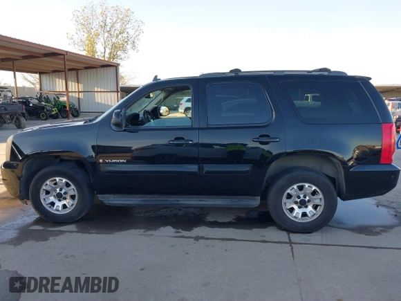 2008 GMC Yukon SLT w/4SB with VIN 1GKFC13J18R260916, listed as a IAAI auction lot 41261518 with 221,104 mi miles. Bid and sale history available at carsss.com. Image 14.