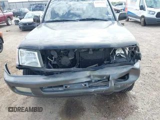 2001 Toyota Land Cruiser z VIN JTEHT05J812001099, wystawiony jako IAAI lot #42057630 z przebiegiem Nie podano mil oraz . Historia ofert i sprzedaży dostępna na DreamBid. Obrazek 6.