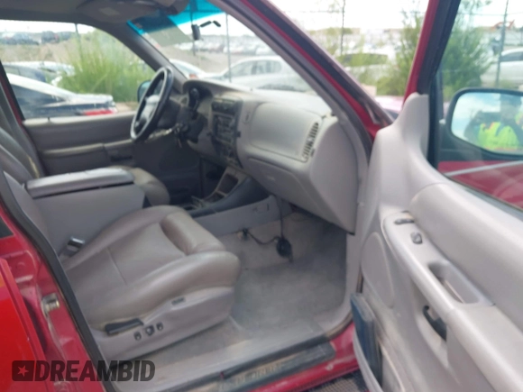 1996 Ford Explorer XLT z VIN 1FMDU32P9TZA66446, wystawiony jako IAAI lot #42643571 z przebiegiem 174 927 mil mil oraz . Historia ofert i sprzedaży dostępna na DreamBid. Obrazek 5.