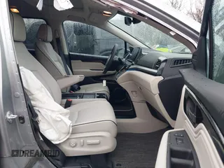 2025 Honda Odyssey Touring с VIN 5FNRL6H85SB028084, выставлен на аукционе IAAI как лот 41822857 с пробегом 3 784 миль миль и . История ставок и продаж доступна на DreamBid. Изображение 5.