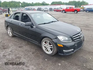 2014 Mercedes-Benz C 300 Sport z VIN WDDGF8AB6EG205676, wystawiony jako IAAI lot #42529092 z przebiegiem 120 948 mil mil oraz . Historia ofert i sprzedaży dostępna na DreamBid. Obrazek 1.