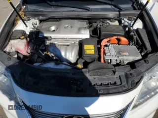 2014 Lexus ES 300h z VIN JTHBW1GG0E2054179, wystawiony jako Copart lot #50954155 z przebiegiem 226 722 mil mil oraz Szkoda całkowita • Salvage title. Historia ofert i sprzedaży dostępna na DreamBid. Obrazek 13.