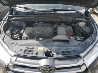 2018 Toyota Highlander LE with VIN 5TDBZRFH2JS875952, listed as a Copart auction lot 51702965 with 123,797 mi miles and Salvage title. Bid and sale history available at DreamBid. Image 13.