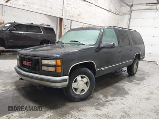 1996 GMC Suburban with VIN 1GKFK16R1TJ729577, listed as a IAAI auction lot 41274262 with 283,187 mi miles. Bid and sale history available at carsss.com. Image 2.