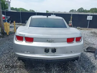 2011 Chevrolet Camaro 1LT z VIN 2G1FB1EDXB9103188, wystawiony jako IAAI lot #42306677 z przebiegiem 266 067 mil mil oraz . Historia ofert i sprzedaży dostępna na DreamBid. Obrazek 17.