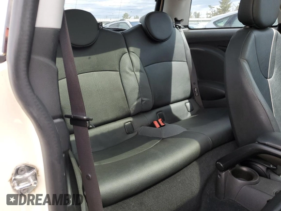 2008 MINI Hardtop with VIN WMWMF33528TT64260, listed as a Copart auction lot 52642935 with 82,502 mi miles and Salvage Title. Bid and sale history available at DreamBid. Image 10.