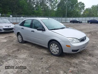 2005 Ford Focus S with VIN 1FAFP34N35W271612, listed as a IAAI auction lot 42203936 with 207,837 mi miles and . Bid and sale history available at carsss.com. Image 1.