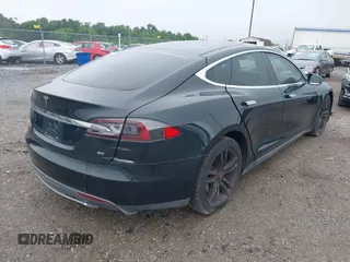 2013 Tesla Model S z VIN 5YJSA1DN2DFP07738, wystawiony jako IAAI lot #42433771 z przebiegiem 71 606 mil mil oraz . Historia ofert i sprzedaży dostępna na DreamBid. Obrazek 4.