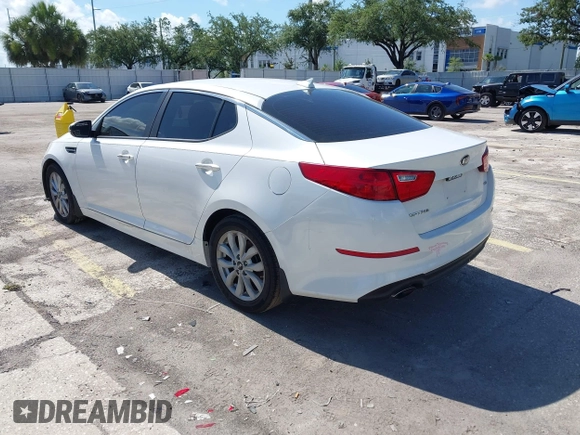 2015 Kia Optima LX z VIN KNAGM4A78F5614728, wystawiony jako IAAI lot #42494773 z przebiegiem 106 752 mil mil oraz . Historia ofert i sprzedaży dostępna na DreamBid. Obrazek 3.