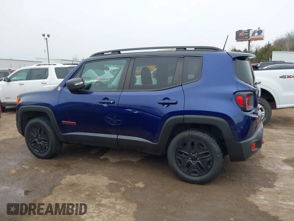 2018 Jeep Renegade Trailhawk with VIN ZACCJBCB6JPH00636, listed as a IAAI auction lot 41490206 with 111,373 mi miles. Bid and sale history available at carsss.com. Image 14.