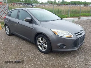 2014 Ford Focus SE z VIN 1FADP3K28EL117835, wystawiony jako IAAI lot #42320166 z przebiegiem 131 423 mil mil oraz . Historia ofert i sprzedaży dostępna na DreamBid. Obrazek 1.