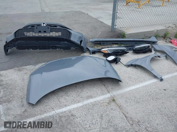 2025 Honda Civic Sport z VIN 19XFL2H83SE015318, wystawiony jako IAAI lot #42209878 z przebiegiem 1322 mil mil oraz . Historia ofert i sprzedaży dostępna na DreamBid. Obrazek 12.