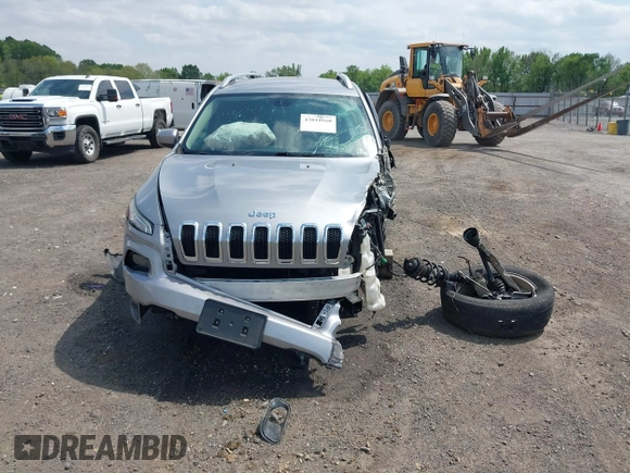 2016 Jeep Cherokee Latitude with VIN 1C4PJMCS2GW267423, listed as a IAAI auction lot 42018980 with 183,941 mi miles. Bid and sale history available at carsss.com. Image 12.