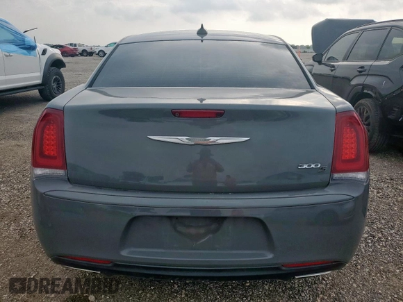 2019 Chrysler 300 S z VIN 2C3CCABG3KH516666, wystawiony jako Copart lot #56636845 z przebiegiem 150 570 mil mil oraz Szkoda całkowita • Salvage title. Historia ofert i sprzedaży dostępna na DreamBid. Obrazek 6.