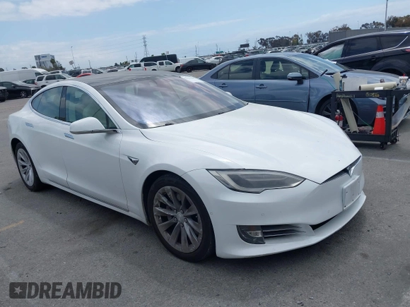 2018 Tesla Model S 75D z VIN 5YJSA1E28JF247985, wystawiony jako IAAI lot #42116586 z przebiegiem 102 062 mil mil oraz . Historia ofert i sprzedaży dostępna na DreamBid. Obrazek 1.