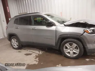 2022 Jeep Compass Latitude with VIN 3C4NJDBB1NT164537, listed as a IAAI auction lot 41424844 with 53,020 mi miles and . Bid and sale history available at DreamBid. Image 13.