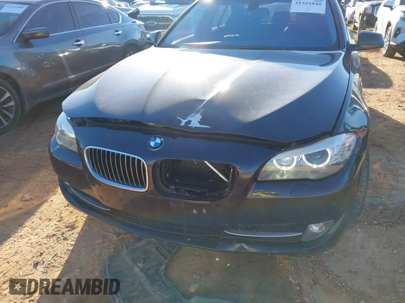 2013 BMW 5 Series 528i xDrive z VIN WBAXH5C58DD109555, wystawiony jako IAAI lot #41331845 z przebiegiem 168 391 mil mil oraz . Historia ofert i sprzedaży dostępna na DreamBid. Obrazek 6.