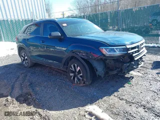 2020 Volkswagen Atlas Cross Sport 2.0T SE with VIN 1V24C2CA9LC214981, listed as a IAAI auction lot 41561094 with 186,194 mi miles. Bid and sale history available at carsss.com. Image 1.
