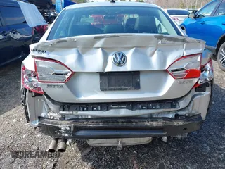 2011 Volkswagen Jetta SE z VIN 3VWDZ7AJ9BM367581, wystawiony jako IAAI lot #42032765 z przebiegiem 136 472 mil mil oraz . Historia ofert i sprzedaży dostępna na DreamBid. Obrazek 6.
