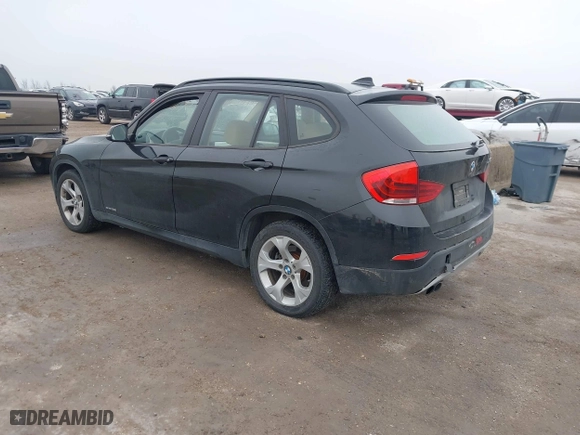 2014 BMW X1 sDrive28i with VIN WBAVM1C58EVW48622, listed as a IAAI auction lot 41531855 with 90,102 mi miles. Bid and sale history available at carsss.com. Image 3.