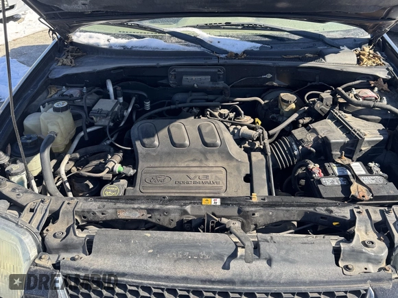 2004 Ford Escape Limited with VIN 1FMCU94144KA88842, listed as a IAAI auction lot 41643194 with 148,082 mi miles. Bid and sale history available at carsss.com. Image 10.