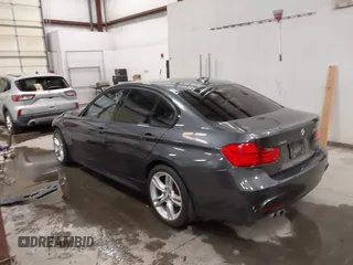 2013 BMW 3 Series 328i xDrive z VIN WBA3B3C55DJ812164, wystawiony jako IAAI lot #42473028 z przebiegiem 140 928 mil mil oraz . Historia ofert i sprzedaży dostępna na DreamBid. Obrazek 3.
